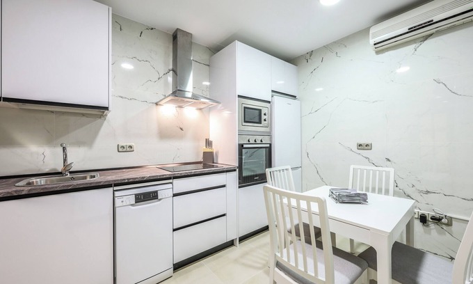 Almagro Apartamento | Magnificent three-bedroom apartment in Chamberí