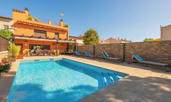 Vilabertran Casa | Magnífica casa de pueblo con piscina, jardín y amplia terraza con vistas!