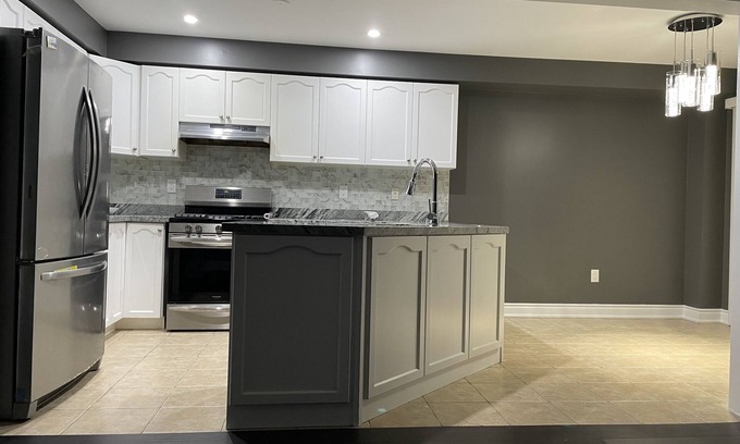 Churchill Meadows Casa | Magnificent TownHouse in the heart of Mississauga .