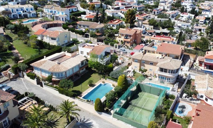 Peñíscola Villa | Magnifico chalet en Peñiscola, gran piscina, pista de padel, Wifi,