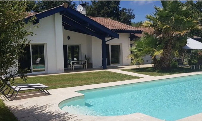 Mouguerre Villa | Magnificent villa on the edge of the forest 20 minutes from the beaches
