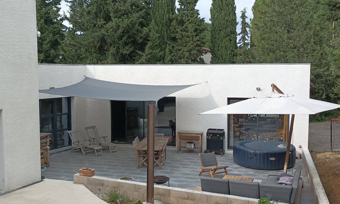 Limoux Casa | Magnificent villa with jacuzzi and billiards