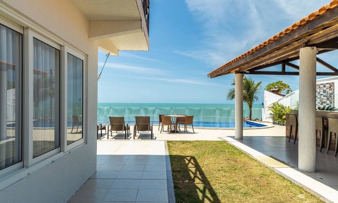 Jacauna Villa | Magnificent villa, with swimming pool and direct access to the beach
