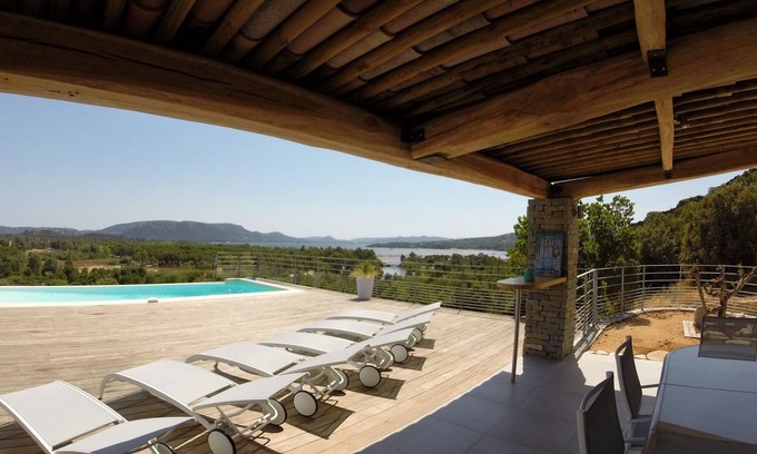 Cala Rossa Villa | Magnífica villa con espectaculares vistas panorámicas al mar y piscina privada.