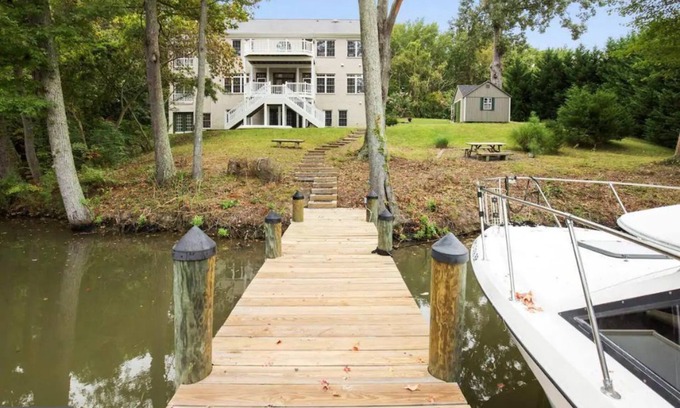 Dowell Casa | Magnificent Water Front Property