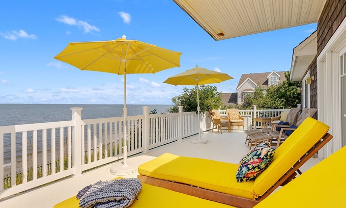 Villas Casa | Magnificient Luxurious Home with Built-in Pool on the Beach