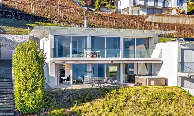 Montreux Casa | Magnifique 4BR Villa avec Lake View