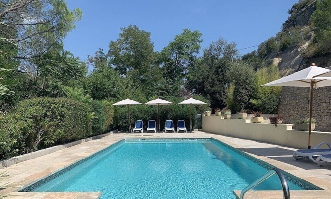 Greoux-les-Bains Casa | Magnifique Appartement T2: Rez de Jardin
