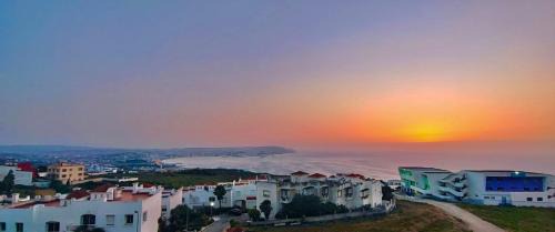 Al Bahraoyine Apartamento | Magnifique Appartement de Luxe à Tanger avec Vue sur la Mer et Accès Piscine
