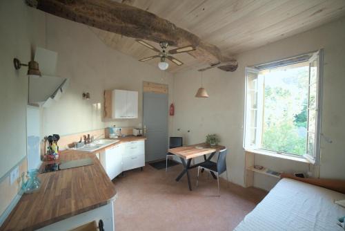 La Roquebrussanne Apartamento | Magnifique eco-gîte des Marronniers avec terrasse