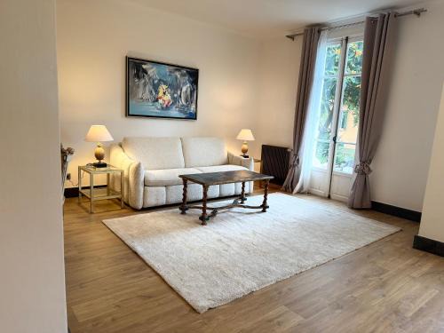 La Celle-sous-Gouzon Apartamento | Magnifique studio entier avec terrasse Saint Jean Cap Ferrat