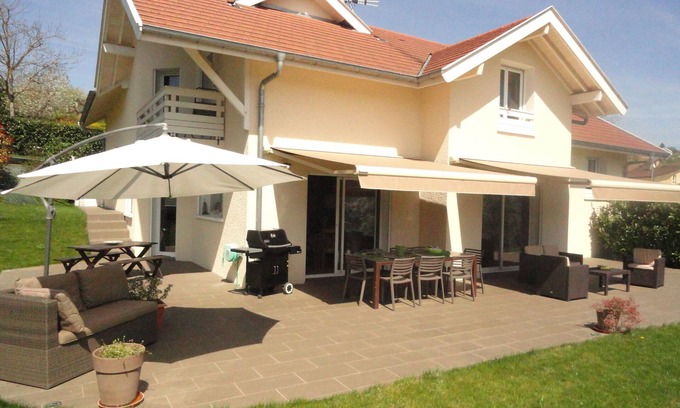 Lovagny Casa | Magnífico chalet cerca del lago de Annecy, con vistas al castillo de Montrottier.