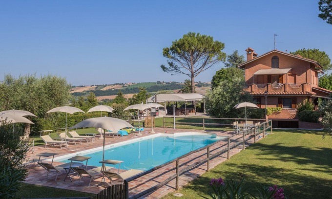 Mondavio Apartamento | Magnolia apartment in Agriturismo Villa Beatrice, just 15 minutes from the beach