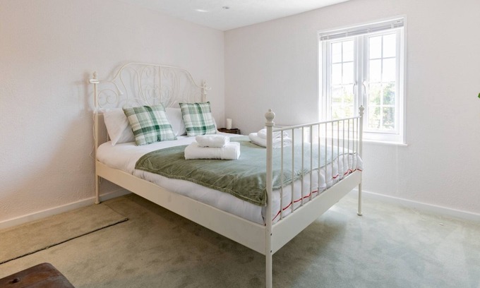 Great Leighs Casa | Magnolia Cottage, your cosy Getaway! | Pass the Keys