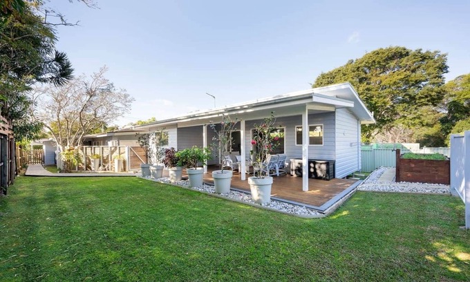 Coffs Harbour Casa | Peaceful 2BR cottage in heart of Coffs. Family friendly spacious patio and yard.