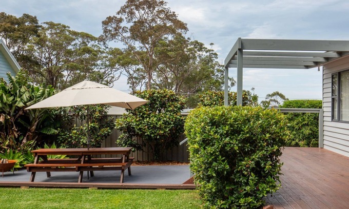 Erowal Bay Casa | Magnolia Cottage - Pet Friendly - 5 Mins Drive to Hyams Beach