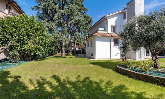 Vimercate Apartamento | Magnolia: jardín y parking. Vimercate/Monza