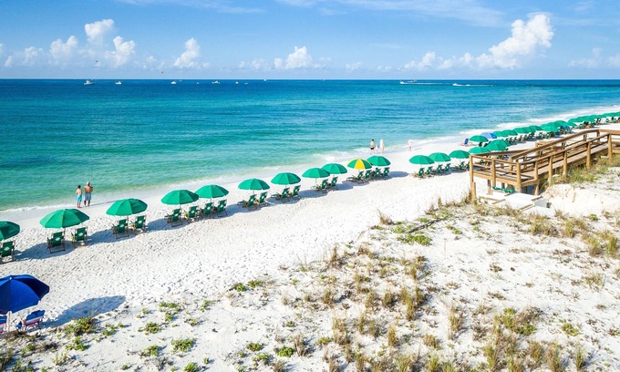 Holiday Isle Condominio | Magnolia House 103 2 Bedroom Condo by RedAwning