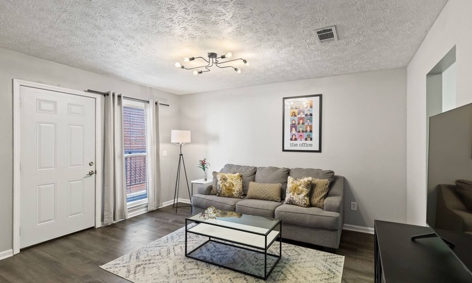 Auburn Apartamento | Magnolia Linen Co #8 - DISCOUNTED NO PARKING INCLUDED