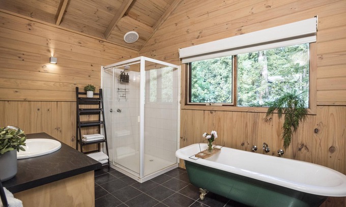Sassafras Cabina | Magnolia Lodge - Cosy Lodge for Two! (infants welcome)