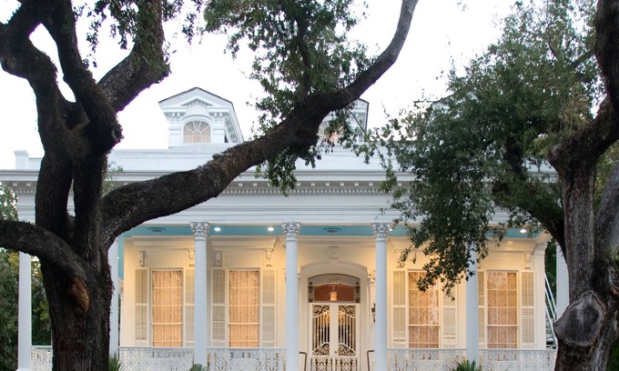 Lower Garden District Hotel | Magnolia Mansion