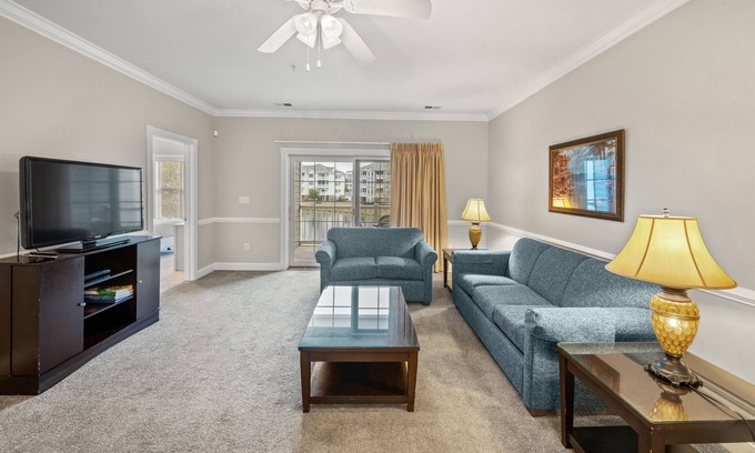 Central Myrtle Beach Condominio | Magnolia Pointe 203 2nd floor w/elevator, pool
