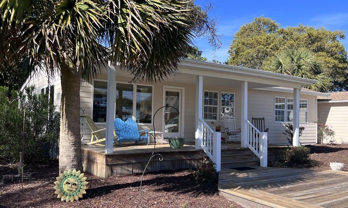Newport Casa | Magnolia Retreat - 3 bdrm, 3 bath intercoastal view - water access