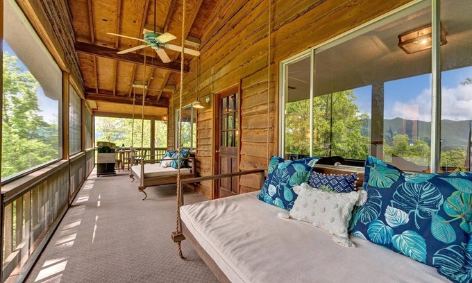 Robbinsville Cabina | Magnolia Ridge-Watershed Cabins-Modern Rustic Cabin