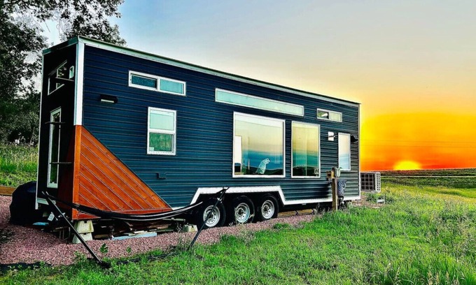 Burbank Casa | Magnolia Tiny House: Private Hot Tub, Lovely Views