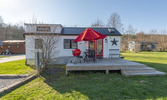Mills River Casa | Magnolia | Tiny Modern Farmhouse Escape