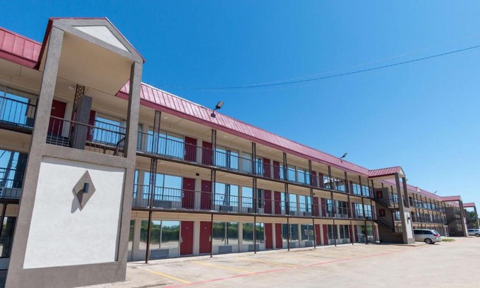 Irving Cabina | Magnuson Extended Stay and Suites Airport Hotel