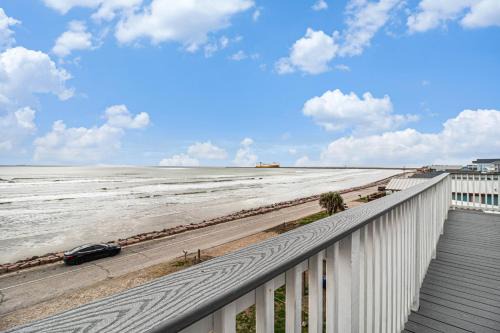 Surfside Beach Casa | Mahi House Beachfront Paradise