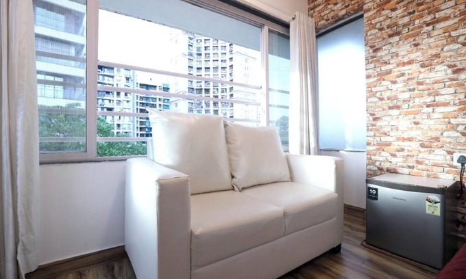 Kandivali East Apartamento | Mahindra & Mahindra-2 bedroom/wifi /Comp Breakfast
