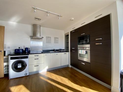 Bray on Thames Apartamento | Maidenehad Spacious Spectacular and Modern 3 Bedroom 2 Bathroom Penthouse 14