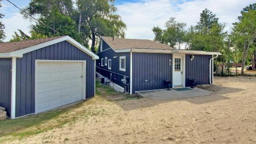 Wasaga Beach Casa | Main Beach River Retreat - Wasaga Beach 1 - Main Strip - 95 Mosley St