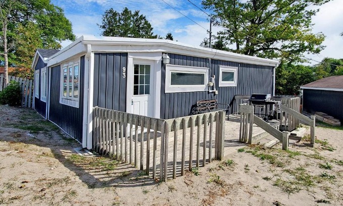 Wasaga Beach Apartamento | Main Beach River Retreat - Wasaga Beach 1 - Main Strip - 93 Mosley St