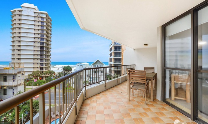 Main Beach Apartamento | Main Beach Views!