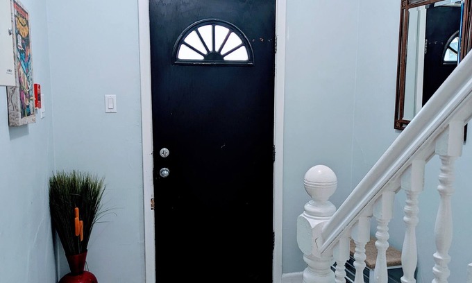 Winnipeg Casa | Main Floor 2 beds/ Free Parking