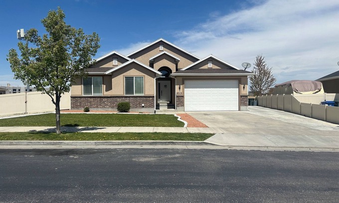 Kearns Casa | Main Floor Cozy Spacious 3-bedroom 2-bath home in West Valley City