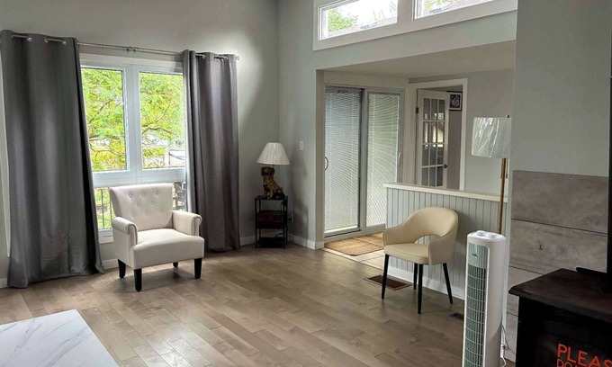 Wellington Casa | Main house #- 2 minutes to the lake with pool & playground -close to Sandbanks