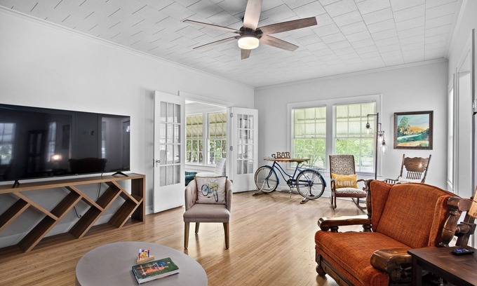 Laurel Casa | Main House at Mason Park across from Laurel's Dog Park