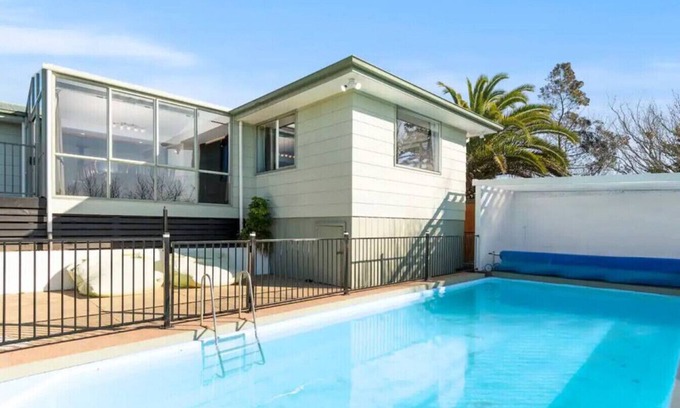 Pukehina Otro | Main House-FARM- · Rural Retreat Sanctuary Spa Sauna & Home Cinema!