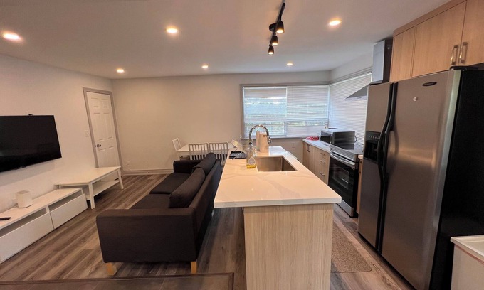 Toronto Apartamento | Main Lilac private-unit 10-min to Airport
