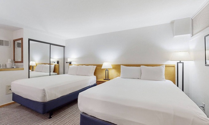 West End Cabina | Main St. gem - pool & hot tub - walk to lifts, dog-friendly, ground-floor
