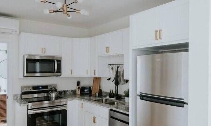 Chambersburg Apartamento | Main St Modern Suite Free laundry, Near hospital