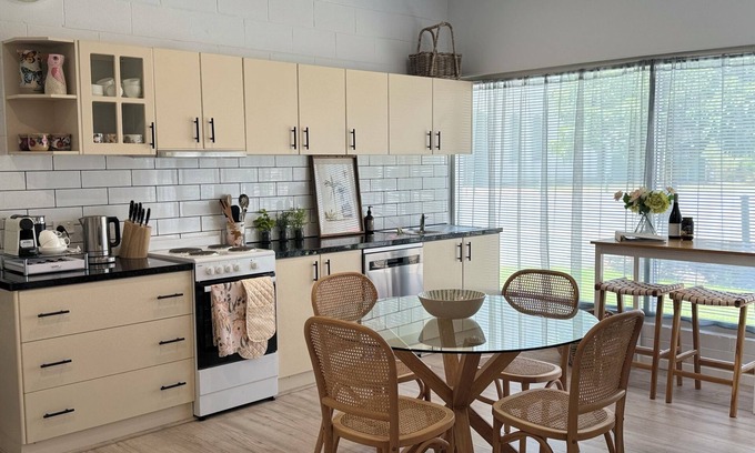 Wahgunyah Apartamento | Main street accommodation near the Murray River and wineries!