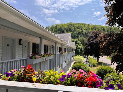 Fish Creek Hotel | Main Street Motel