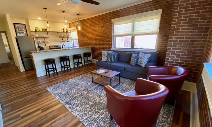 Waynesville Apartamento | Main Street Retreats 102 - Brand New Downtown Apt. 102