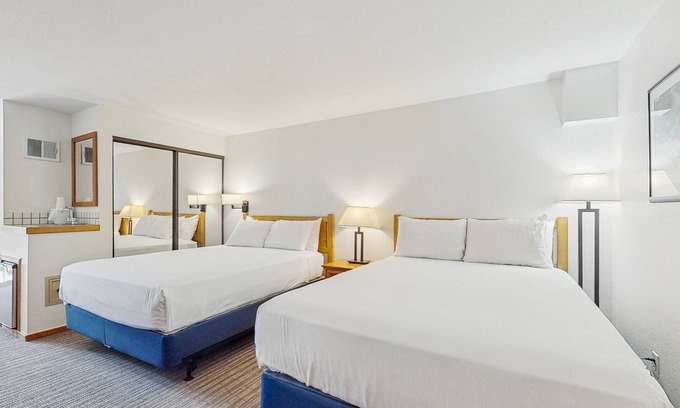 West End Apartamento | Main Street room - hot tub & pool - walk to lifts, dog-friendly, balcony