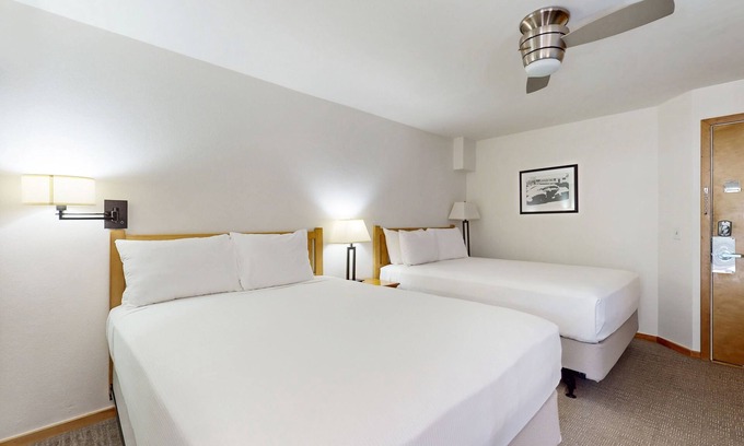 West End Cabina | Main Street studio - pool & hot tub - walk to lifts, dog-friendly, balcony